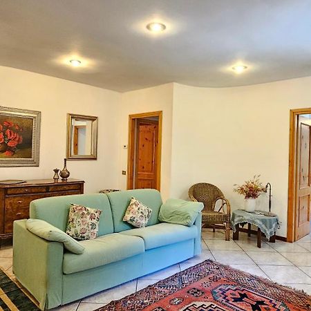 Appartamento Con Ingresso Autonomo, Giardino Privato E Portico Introbio Екстер'єр фото