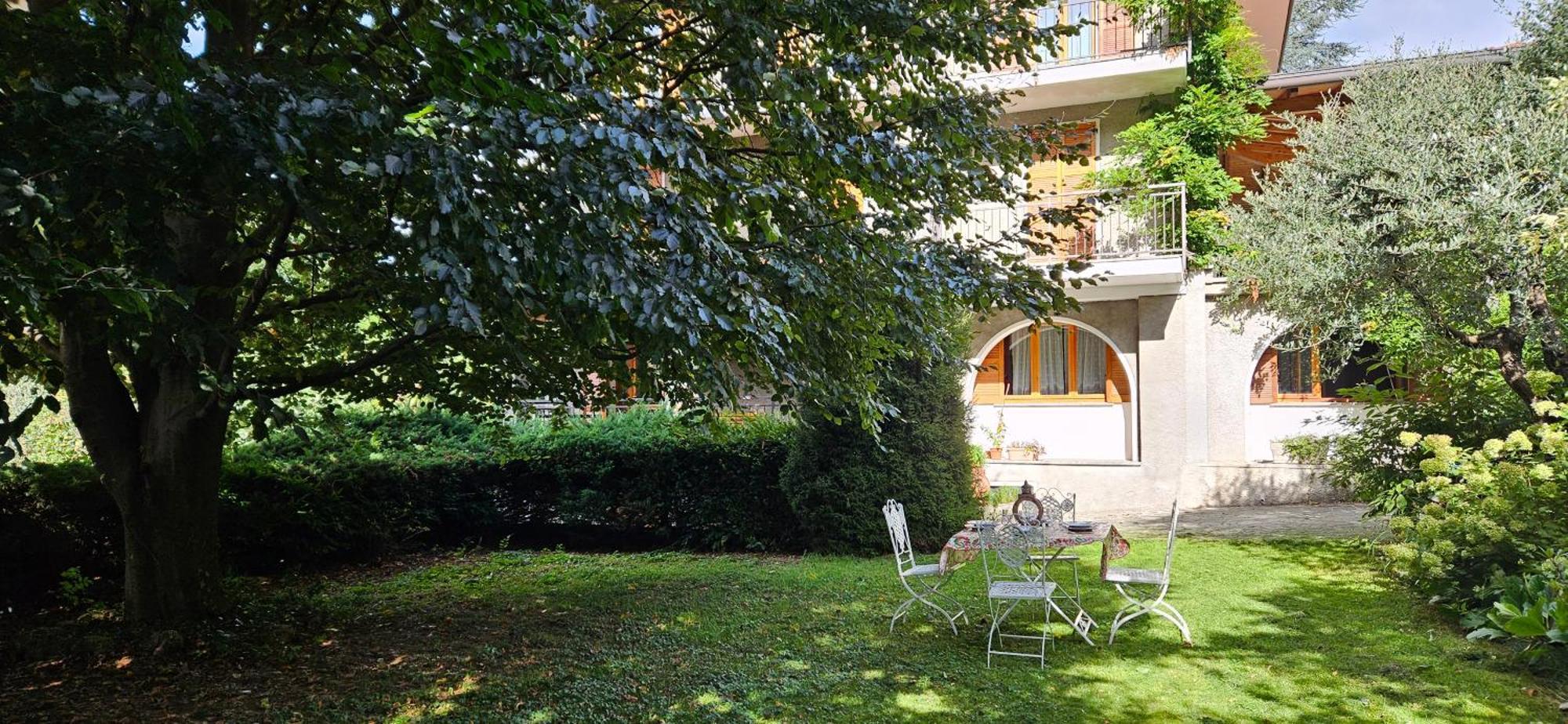 Appartamento Con Ingresso Autonomo, Giardino Privato E Portico Introbio Екстер'єр фото