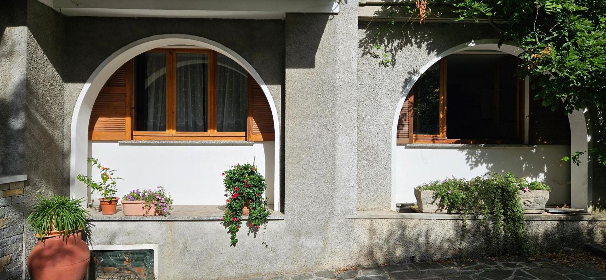 Appartamento Con Ingresso Autonomo, Giardino Privato E Portico Introbio Екстер'єр фото