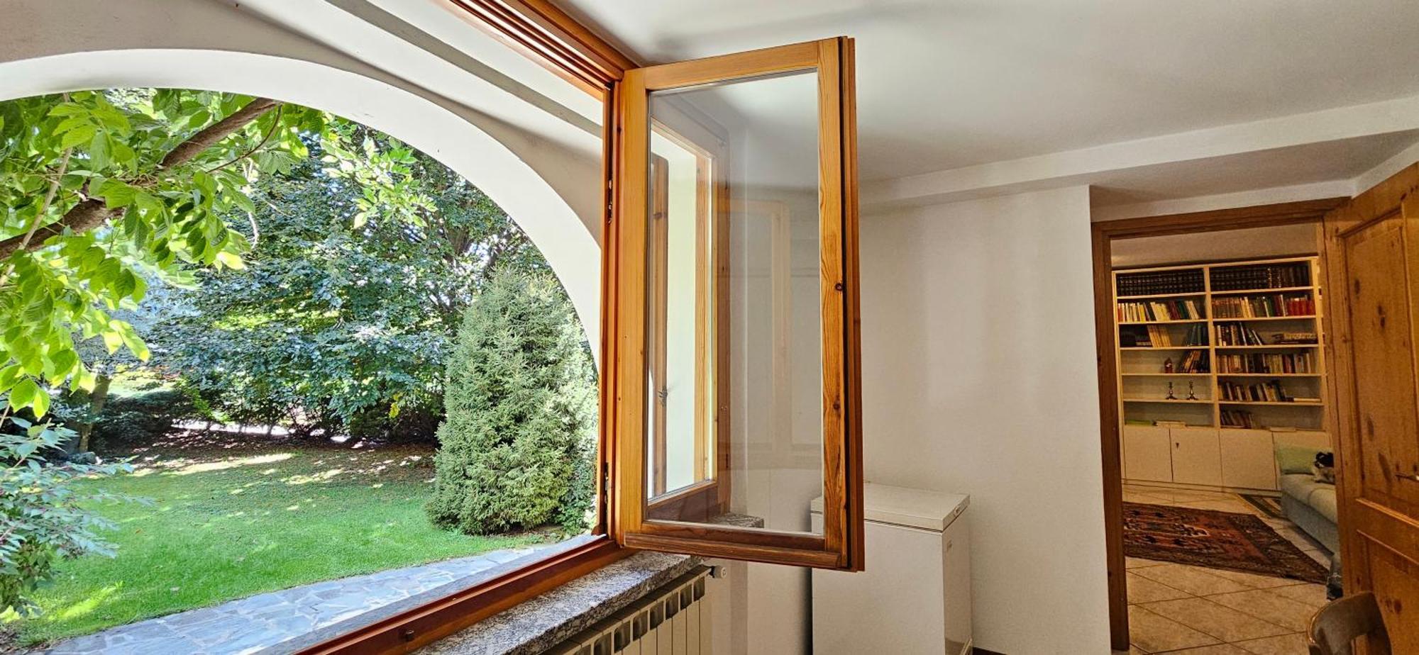 Appartamento Con Ingresso Autonomo, Giardino Privato E Portico Introbio Екстер'єр фото