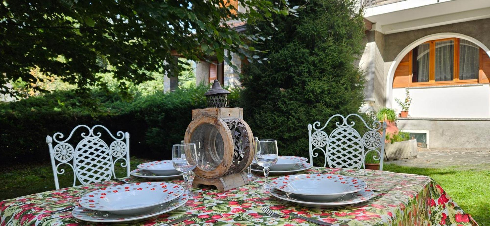 Appartamento Con Ingresso Autonomo, Giardino Privato E Portico Introbio Екстер'єр фото